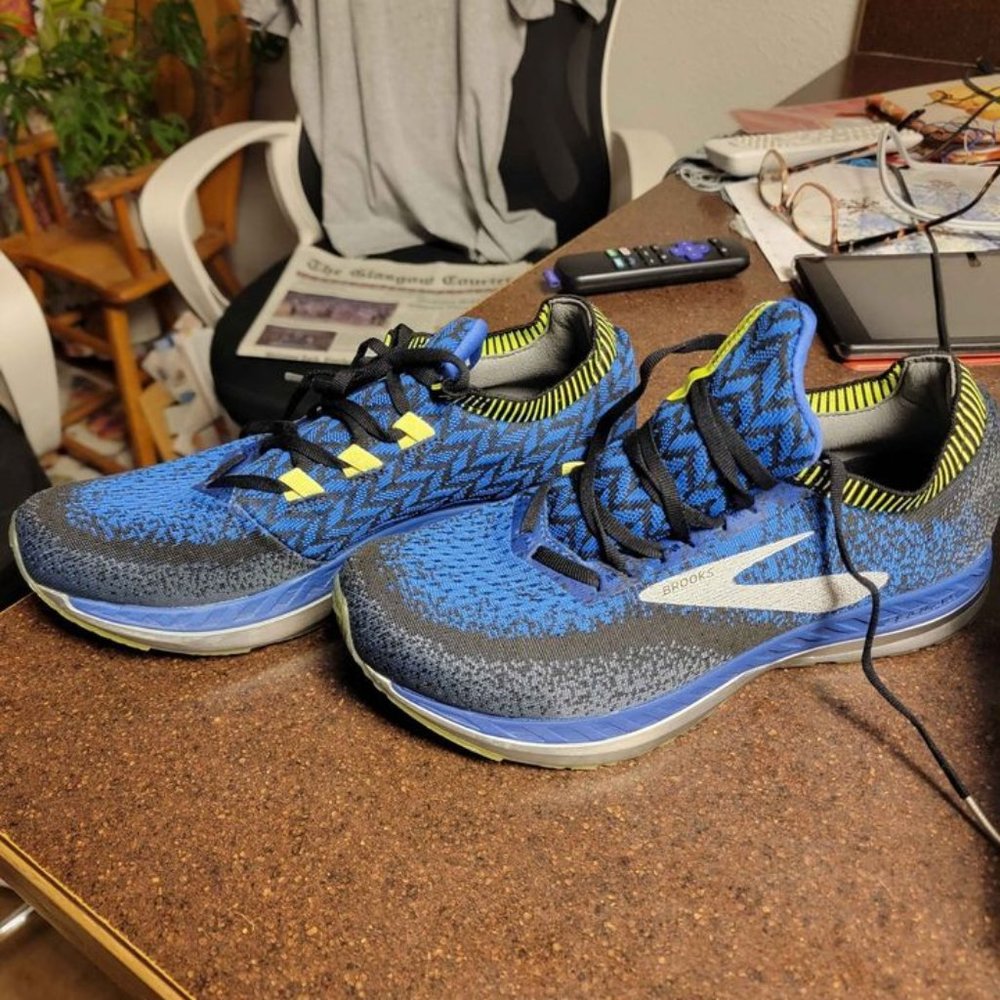 Brand new. Brooks Bedlams. Men's size 9. Women's 10.5.